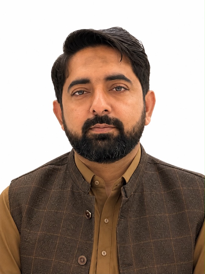 Portrait of Fahad, senior full-stack AI engineer